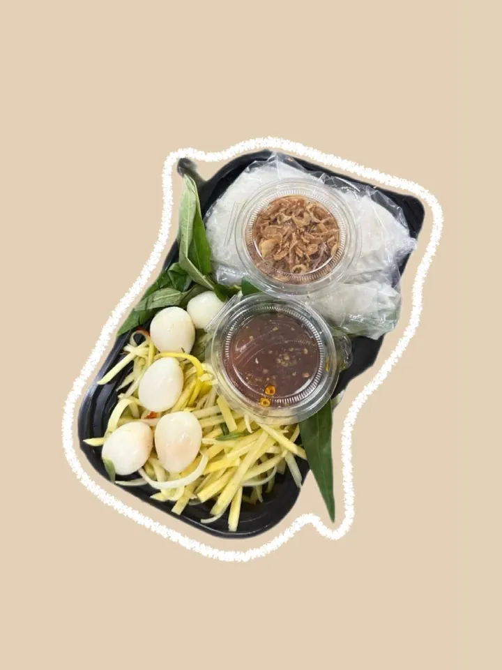 Bánh tráng chấm served with dipping sauce